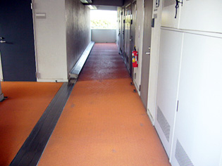 マンション共用廊下 シート貼替 BEFORE